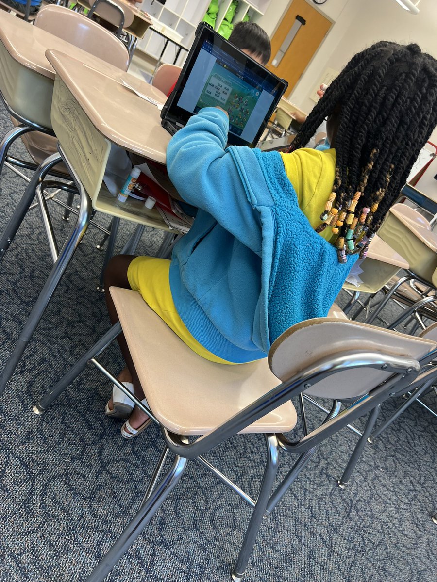 BleweducateHER's tweet photo. While completing WIN time walkthroughs, I was extremely impressed with Ms. Bayarri! Wanted to give a shout-out to her. Students were engaged, understood expectations, and rotations were in place. Way to go ! @WilburnElem #werearecrew 🔥🍎 https://t.co/gWEm7WV9NJ