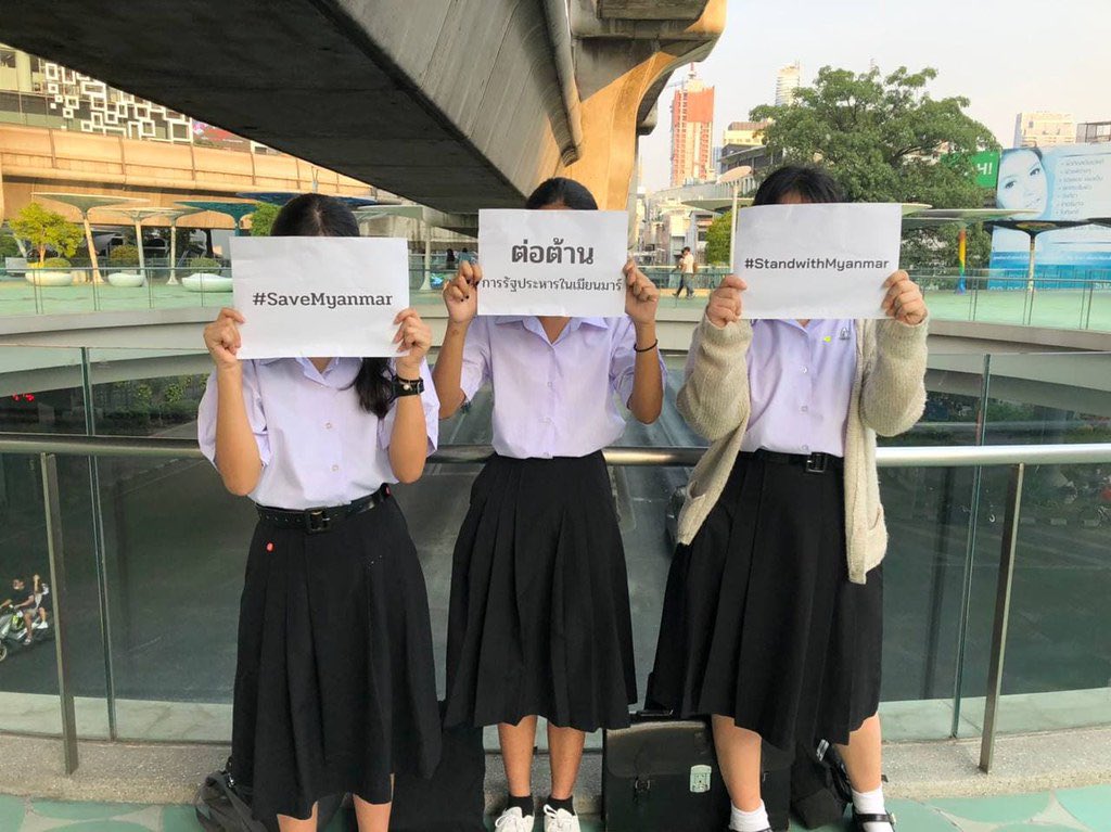 EstherZeNaw's tweet photo. Our hearts and souls are with the 7 Thai activists being sentenced to 1_4 years imprisonment. Thanks a lot for the solidarity with Myanmar. We shall break the chains of the oppression and dictatorship from our land, together. #Thailand4Burma 
#VivaLaRevolucion https://t.co/UhXON2fjGz