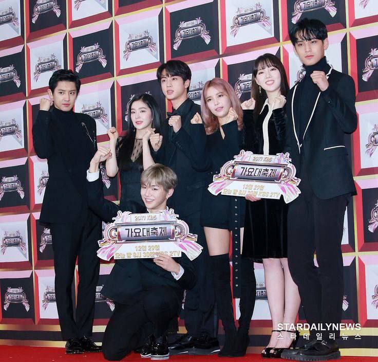 starfess's tweet photo. -star mengingat kembali MC KBS Gayo 2017, perwakilan member grup gen 3 berpartisipasi jadi MC nya

ada EXO, BTS, Red Velvet, Twice, Wanna One, Gfriend, Seventeen, Mamamoo 🔥 https://t.co/3lwlCoSYfH