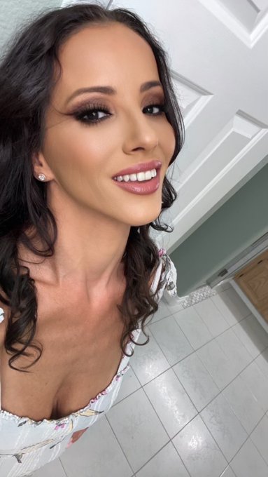 Hump day selfie&hellip;.Come play with me!  https://t.co/yldVrEXNlR https://t.co/6OY96OnXe7<a href="/tag/videokilledtheradiostar"class="tags"><span>#videokilledtheradiostar</span></a><a href="/tag/internetkilledthevi"class="tags"><span>#internetkilledthevi</span></a>