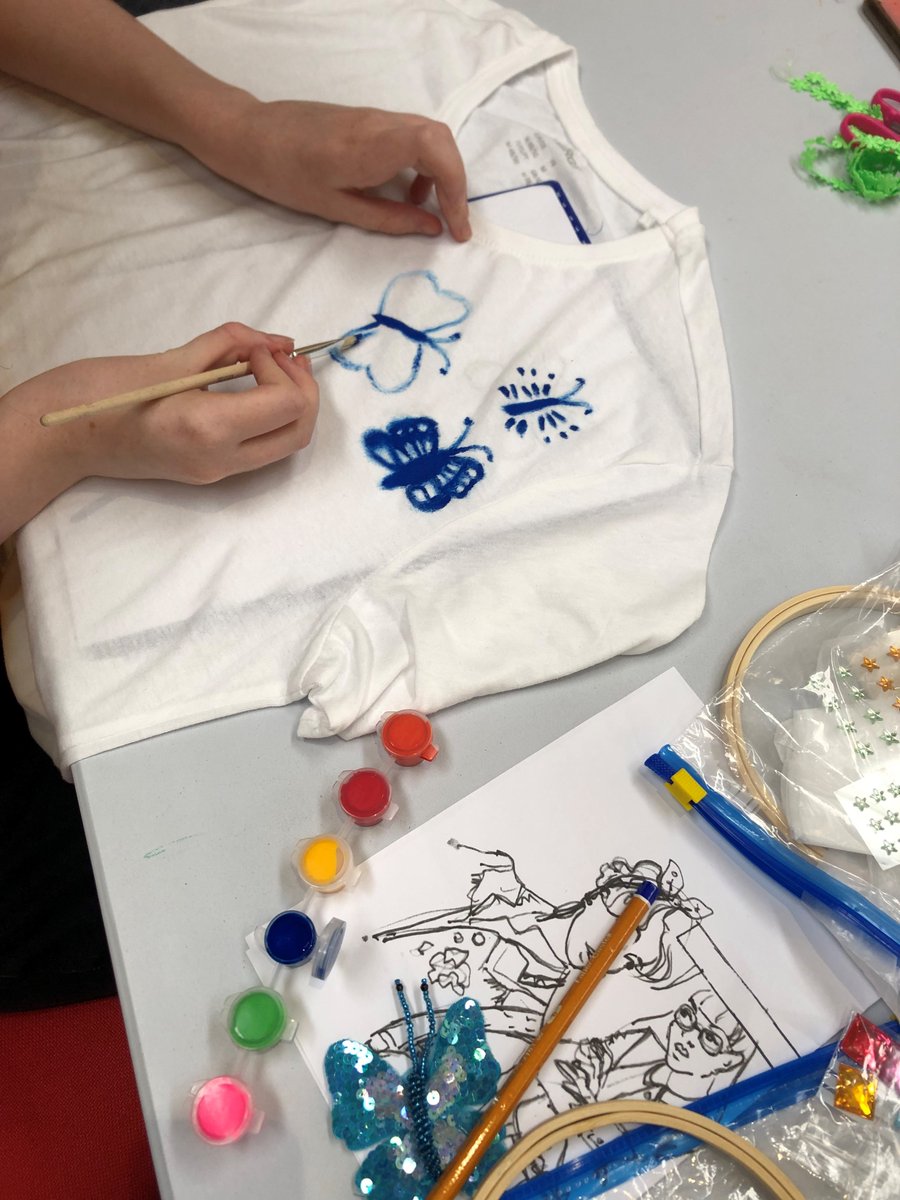 corkcolibrary's tweet photo. Dunmanway Arts Weekend 2023 took place last weekend & hereโs a tiny sample of the wonderful Upcycled Fashion that some fabulously talented teens created in #DunmanwayLibrary with artist Gwen McGuirk.
#DunmanwayArtsWeekend2023
#CreativeIreland
#DunmanwayChamberofCommerce https://t.co/rn9l47G9Xj