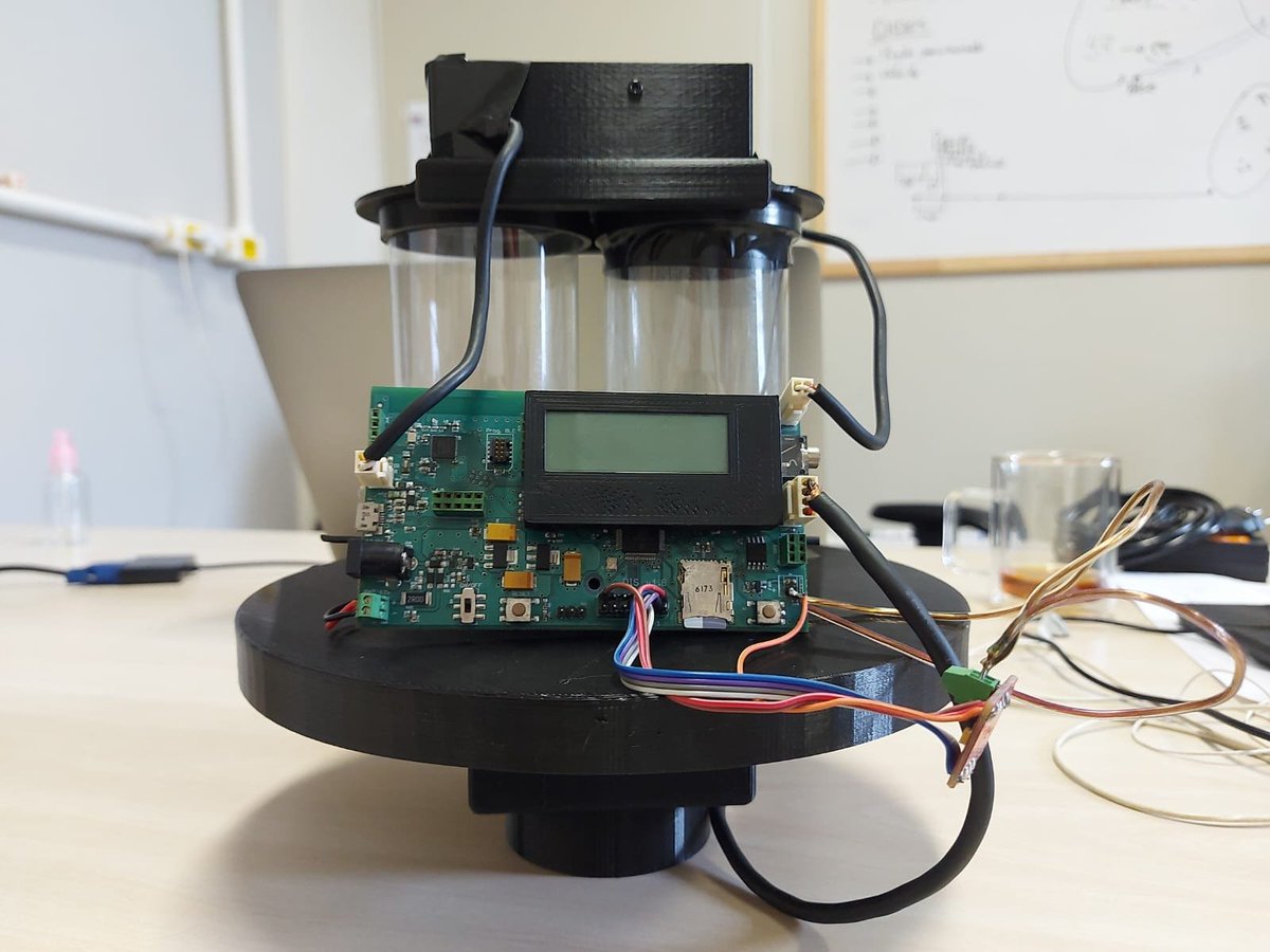 AndreMaletzke's tweet photo. 🦟🪤🤖A new mosquito trap is born!🦾#ArtificialInteligence #smarttrap @Unioesteoficial @prefeiturafoz  Credits: Yuri Bueno (note: SIP) https://t.co/mzFpqNRM1t