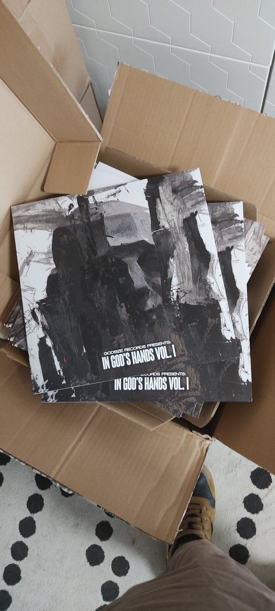 RecordsGodsize's tweet photo. Primeira compilação em VINIL da Godsize Records!
Brevemente disponível no website! https://t.co/s37K6WAWt6