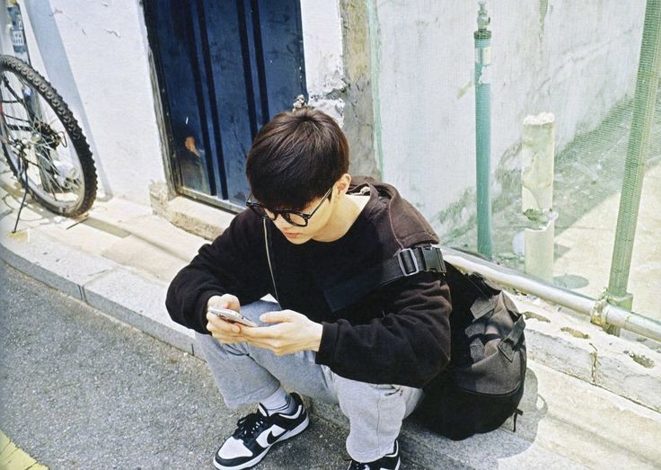 nvmjjyu's tweet photo. lost and found
— a #changmin x oc filo au

after the accident that caused kass' memory to vanish, she has no recollection of memories with her lover, whom she crossed paths with after a long time. but vanleigh (cm) swore to himself not to remind her of their past anymore. https://t.co/1OTEaxQLsP