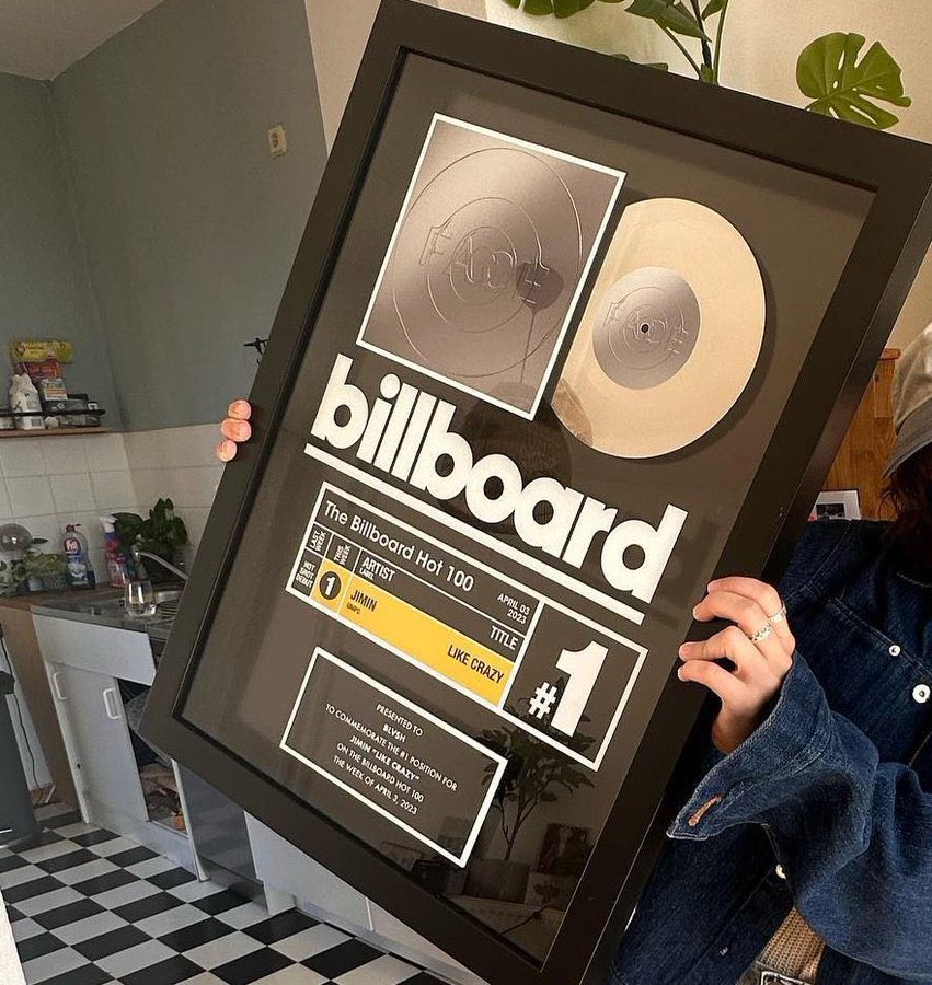 Bangtan7_Stream's tweet photo. "Like Crazy" by #JIMIN Received plaque for #1 Billboard Hot 100!!! https://t.co/XgszGmwxMk