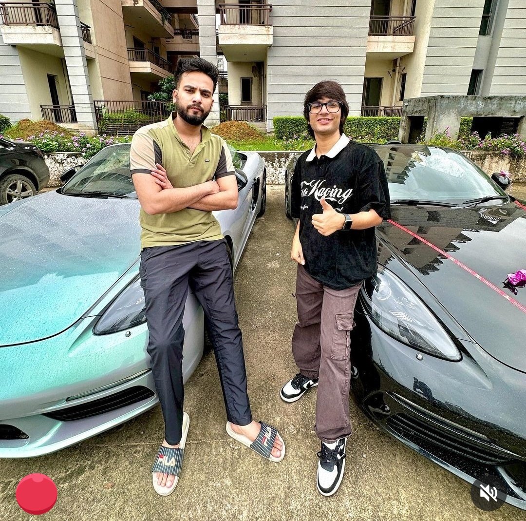 Systum_sachin's tweet image. Nation&apos;s Crush @ElvishYadav With famous youtuber #SauravJoshi ❤️

Bhaichara Always on Top 🔝

#ElvishYadav #ElvishArmy𓃵 
#ElvishYadavArmy #ElvishArmy