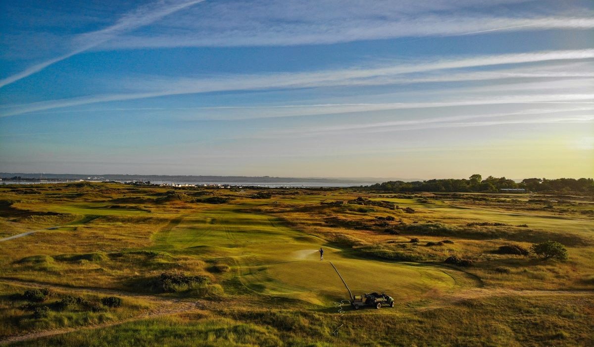 Deputy Course Manager  bigga.org.uk/career/deputy-… 
<a href="/Haylinggolfclub/">Hayling Golf Club</a>