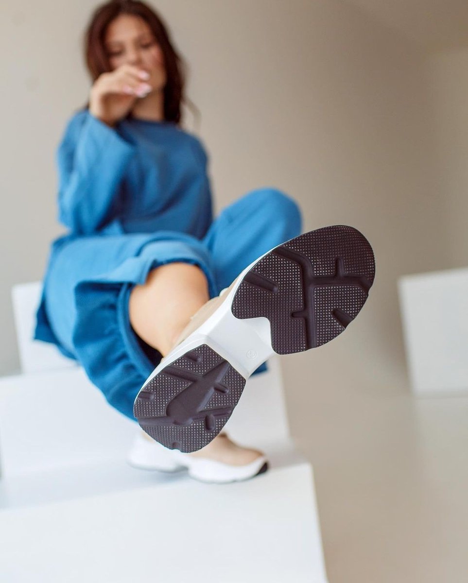FactoryBelsta's tweet photo. 🤯🤤Whoa?
These #chic beige sneakers have just THE CONVENIEST sole!🤗
#autumn #fashion #new #style #BELSTA #leather #footwear #blue #suit #buy #shop #online #shopping #discount #trendy #clothing #shoes #trainers #beige #comfy #girl #woman #Ukraine #manufacturer #wholesale #retail https://t.co/dwemGmDVy4