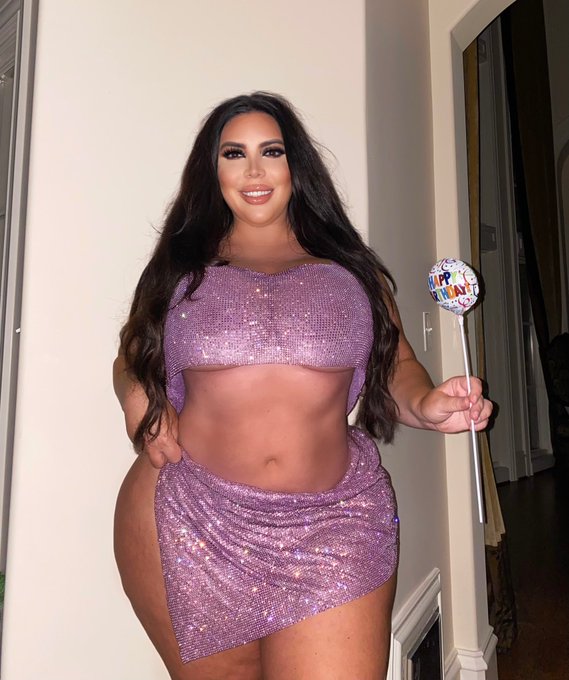 Birthday 🎂 Girl 🎁 https://t.co/poQgjddXyQ