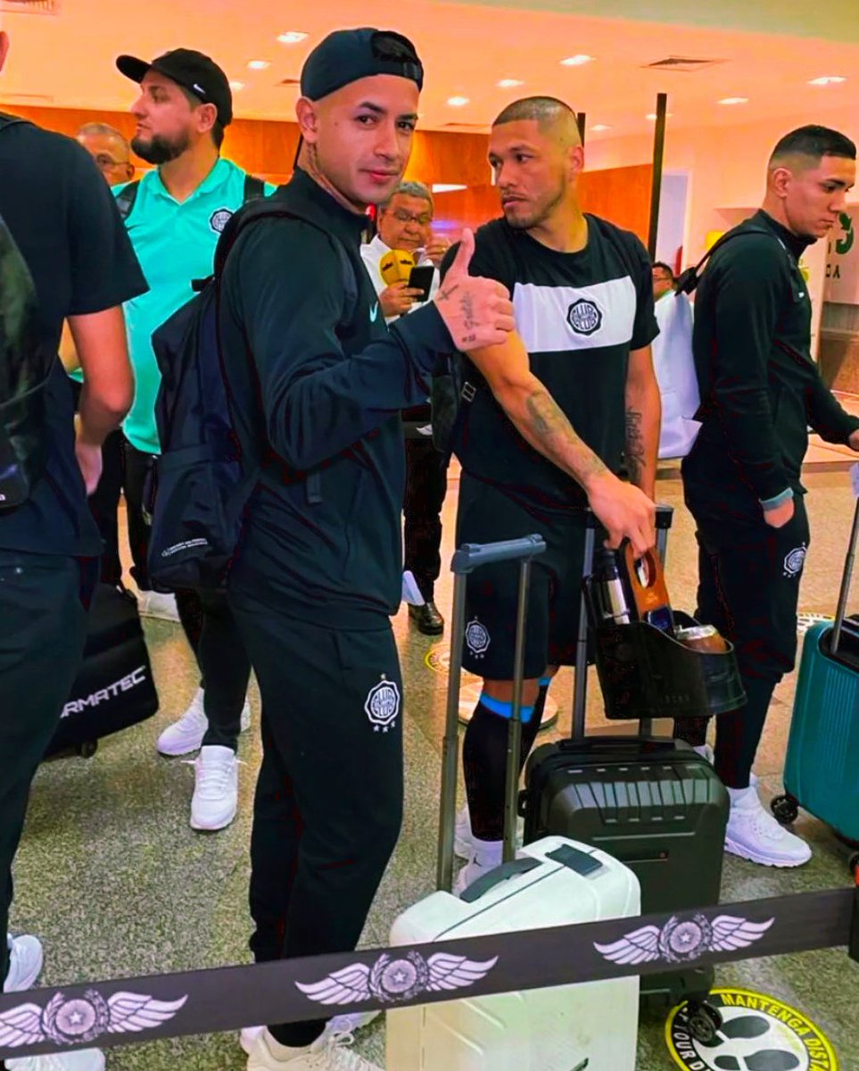 Qué placer verte otra vez
Nos decimos sin hablar,
Hoy todo vuelve a empezar
Y será lo que ya fue 🎶