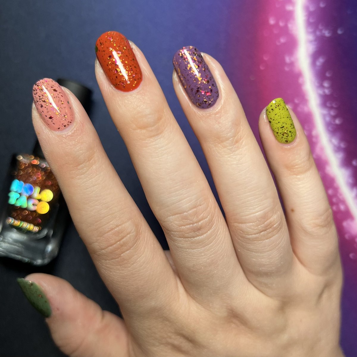 _MelsNails's tweet photo. Earthy holo combo 🍂💅🏻 @nailogical
@holotaco #NotPressed #Nightshade #BrickWall #LowkeyBlushing #ModestMoss #FallenFlakeTaco
#HoloTaco #MelsNails #holotacocombo https://t.co/GxG3Fc5OpS
