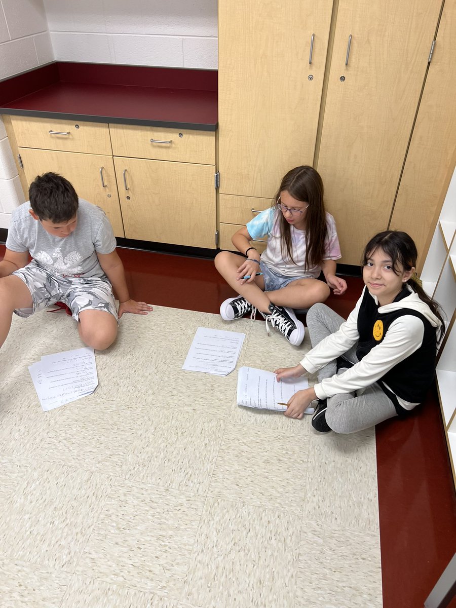 brianc6's tweet photo. The children did an awesome job on place value and comparing numbers today.  My favorite part was when they were helping each other out.  Awesome job!  #glenoaksschool https://t.co/TcklPeJ6iU