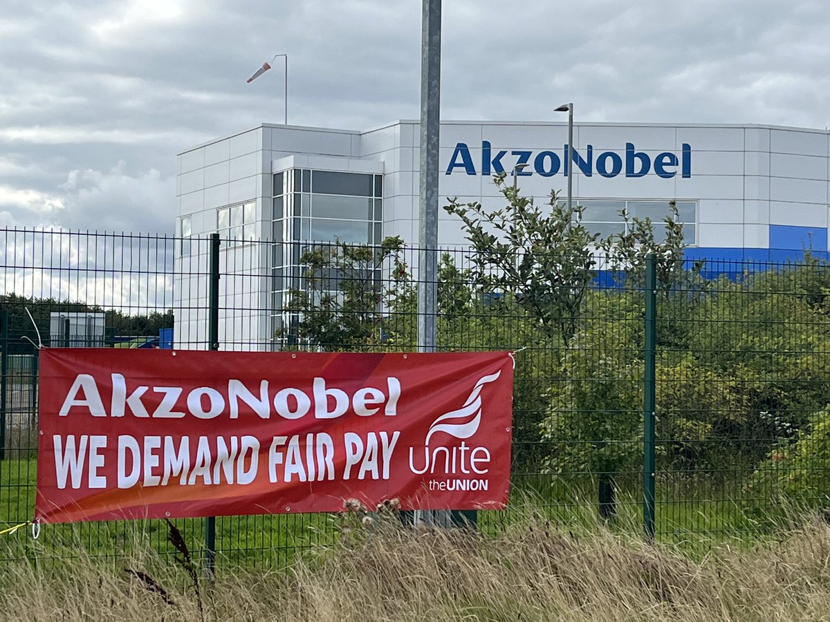 Uniteanation's tweet photo. @AkzoNobel @AkzoNobelUK @AkzoNobelNL @AkzoNobel_PC @AkzoNobel_AACNA @AkzoNobel_PC @IP_Marine @KateOsborneMP @IanMearnsMP @bbcnewcastle @FireChimp2039 Scabby the Rat was out today - this time in Ashington - This is Akzo Nobel site in Ashington - Newsletters &amp; Conversations 👇👇👇 https://t.co/RH82RJs8Ly