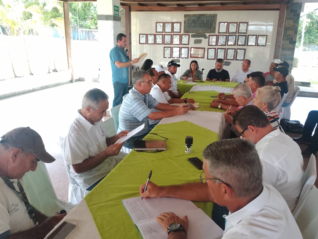 Con presencia de Wladimir Alarcón, secretario de infraestructura de la Gobernación de Mérida; Lisandro Segura, alcalde de Alberto Adriani, Inmivi, gremios de Contadores, Ganaderos, Veterinarios, Ingenieros, Transportistas y Cavisur se busca solución a la problemática vial en Onia