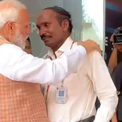 NaveedMusakheil's tweet photo. India becomes the first country to land on the south pole of Moon . 

Chandrayaan 2 failed , but he didn’t lose hope and now he’s here . 

Heartiest Congratulations to all Indians 💕

 #Chandrayaan3Landing https://t.co/PsXdZ5RYVv