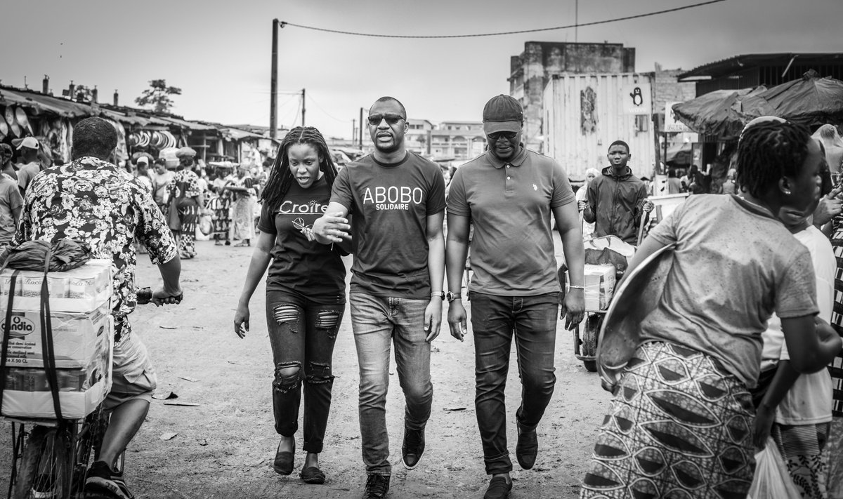 La situation à Abobo Samaké. Ce que j'ai vu.

Plusieurs personnes m'ont alerté : « affrontement à la machette à Abobo Samaké ».
J'avais une rencontre avec des jeunes du quartier Kennedy ce matin. Rendez-vous pris pour 10 heures avec une chaîne de télévision étrangère.

09 heures,