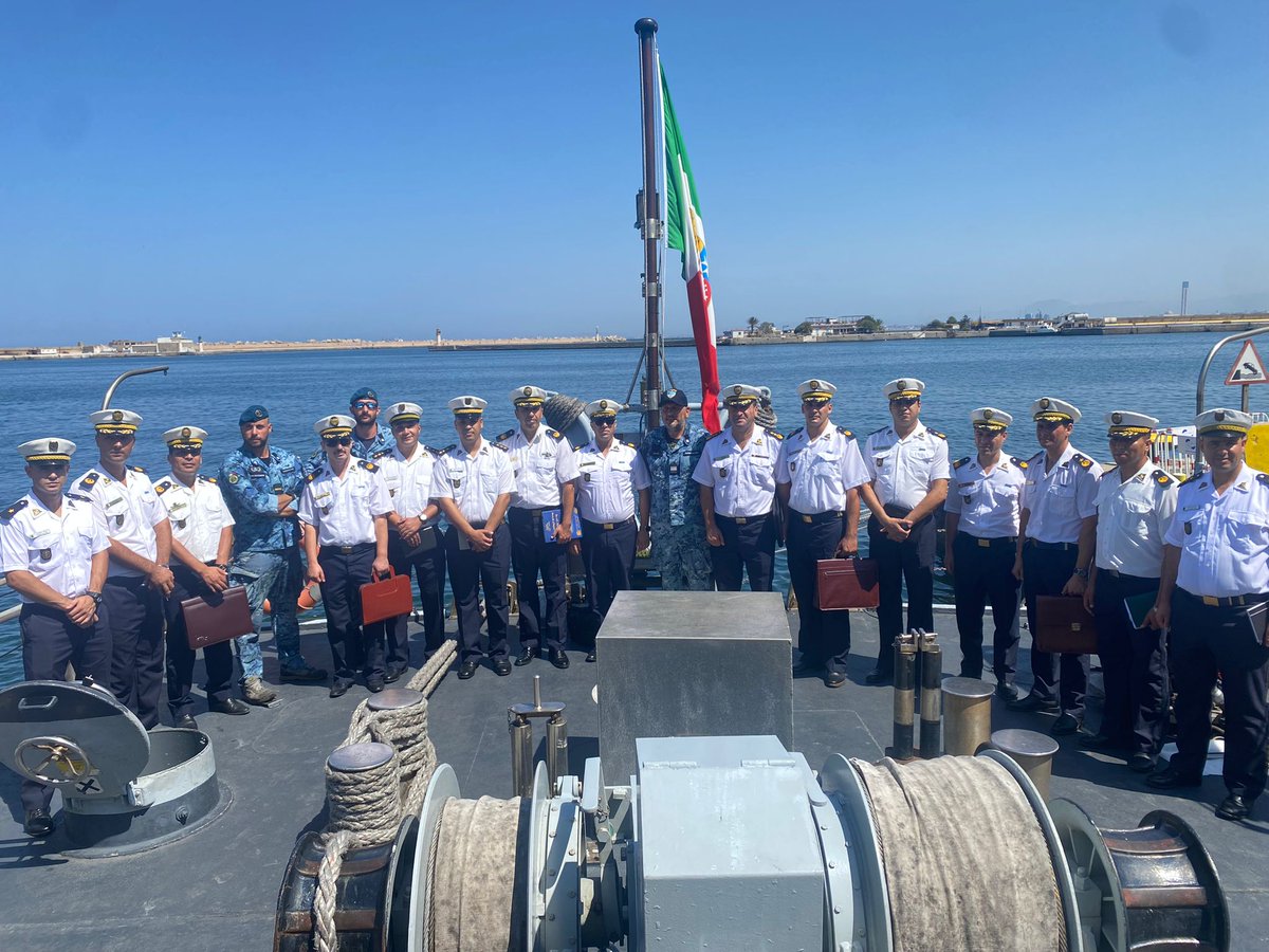 Mine Warfare workshop provided by #SNMCMG2 specialists to Algerian Navy officers. Sharing competences as a way to reinforce our relatioship with partner Nations. #WeAreNATO #StrongerTogether
