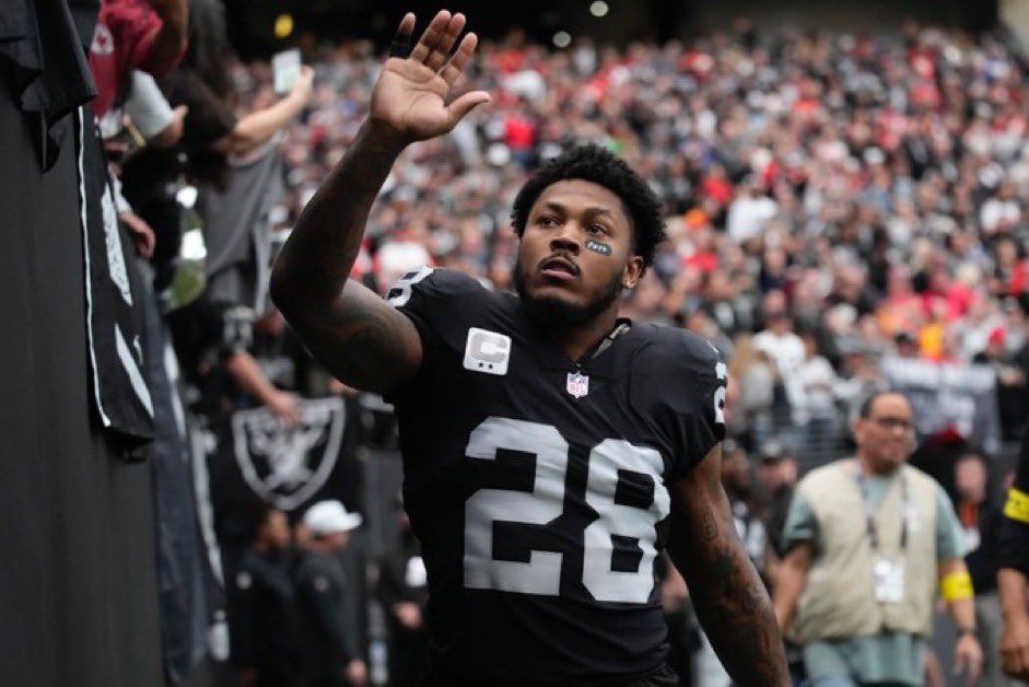 GridironCentrl's tweet photo. Developing Story👀

The #Raiders are showing no interest in trading last year’s rushing leader Josh Jacobs despite the fact that they won’t pay him the contract he expects 
(@TomPelissero) https://t.co/fEuuFE7Ngo