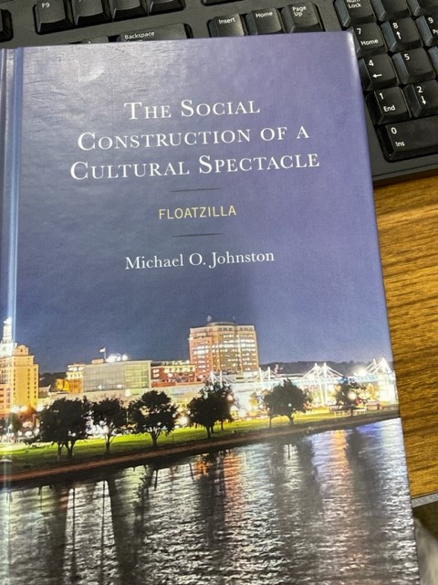 ProfessorJohnst's tweet photo. Look what I received in the mail yesterday! Check it out here: https://t.co/ISez51h8DY. Use the promo code LXFANDF30 for a 30% discount. @RLPGBooks /Lexington Books @CourtneyatLex #SocialConstruction #Floatzilla #CulturalSpectacle https://t.co/4ku6PJkm7k