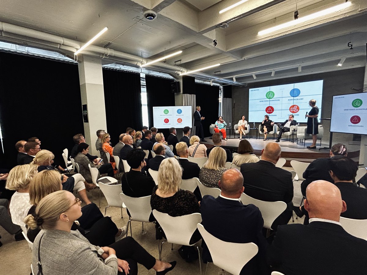 NWestOffice's tweet photo. Kommenttipuheenvuoroissa ja paneelissa äänessä osa hankkeen neljästätoista julkisen ja yksityisen sektorin kumppaniorganisaatiosta. Millaisena @Yleisradio näkisi roolinsa Seutu-Suomessa? Entä mikä on @VaisalaSuomi suunnitelma romahdusvaaran varalle? https://t.co/BJRS3MQzsD
