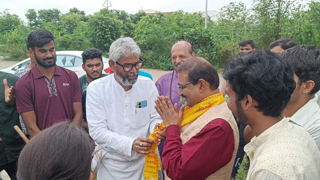 जल योद्धा पद्मश्री उमाशंकर पांडे जी के मार्गदर्शन में और कुलपति प्रो (डॉ) के जी सुरेश के सानिध्य में संकाय और विद्यार्थियों ने आज विश्वविद्यालय परिसर में जल संरक्षण का संकल्प लिया। जल ही जीवन है।
<a href="/kg_suresh/">Prof (Dr) K G Suresh</a> <a href="/AlumniMcu/">MCU Alumni Cell (पूर्व छात्र प्रकोष्ठ)</a> <a href="/ChouhanShivraj/">Shivraj Singh Chouhan</a> <a href="/narendramodi/">Narendra Modi</a> <a href="/pandey_jalyodha/">Umashankar Pandey</a> <a href="/McuRewa/">MCU REWA PARISAR</a> <a href="/ANI/">ANI</a>