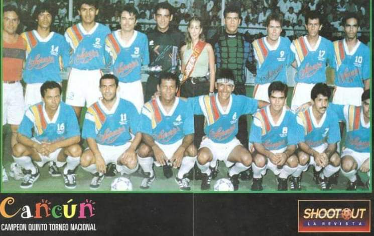 De mis mejores recuerdos 🤩⚽️
1er campoenato de la selección de #QuintanaRoo en el ‘95. 
¡Cómo pasa el tiempo! Siempre disfrutando mis dos grandes pasiones: la música y el fútbol 🎶🥅