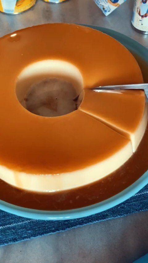 food_porn17's tweet photo. PUDIM DE LEITE https://t.co/KoO706W67P