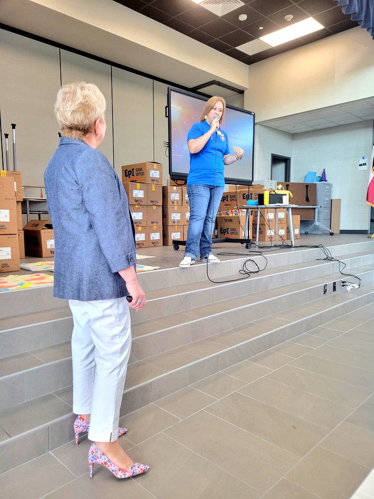 MrsReyesBroncos's tweet photo. Today, we got to meet our namesake, @DrBcyfair! She is sunshine and absolute kindness all around! 🧡💙
By the grace of God and @PrinSilliman, I'm exactly where I'm supposed to be! 
 #58IsGreat #BrosnahanElementary #BroncoTough #NewBeginnings #TeachingEBsIsMyJam #ChapterEleven https://t.co/Njtol8BfLf