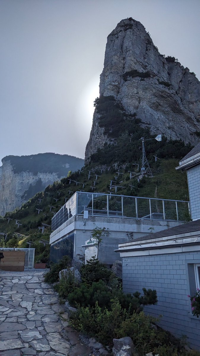 dialogine's tweet photo. Wunderbar frisch und windig, da uf em Staubere obe!
#Alpstein #Staubern #Staubernbahn https://t.co/9xeFQZUIim