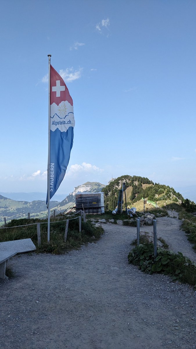 dialogine's tweet photo. Wunderbar frisch und windig, da uf em Staubere obe!
#Alpstein #Staubern #Staubernbahn https://t.co/9xeFQZUIim