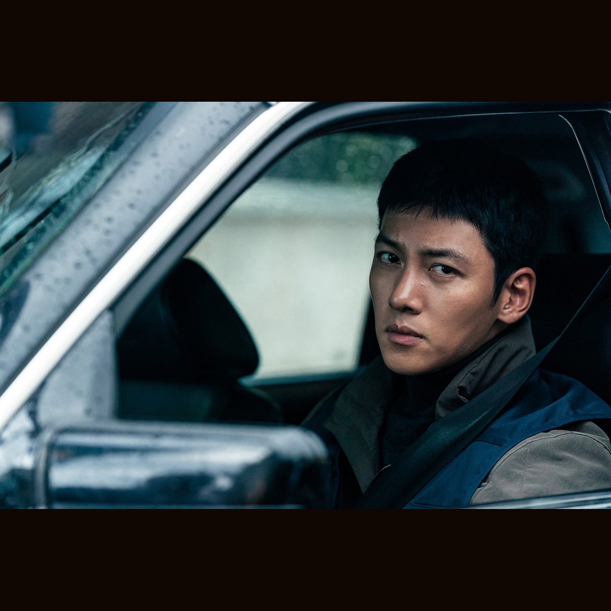 JiColombia's tweet photo. #JiChangWook es un detective encubierto
que se une a una organización peligrosa en " #TheWorstOfEvil
¡Se revelan imágenes del 
personaje  de Park Joon mo!

< Worst Evil > 27 de septiembre, ¡solo en Disney+!
#jichangwook 
#jichangwookcolombia 
#FelizMiercoles 
#Disneypluskr https://t.co/zRam8f1K77