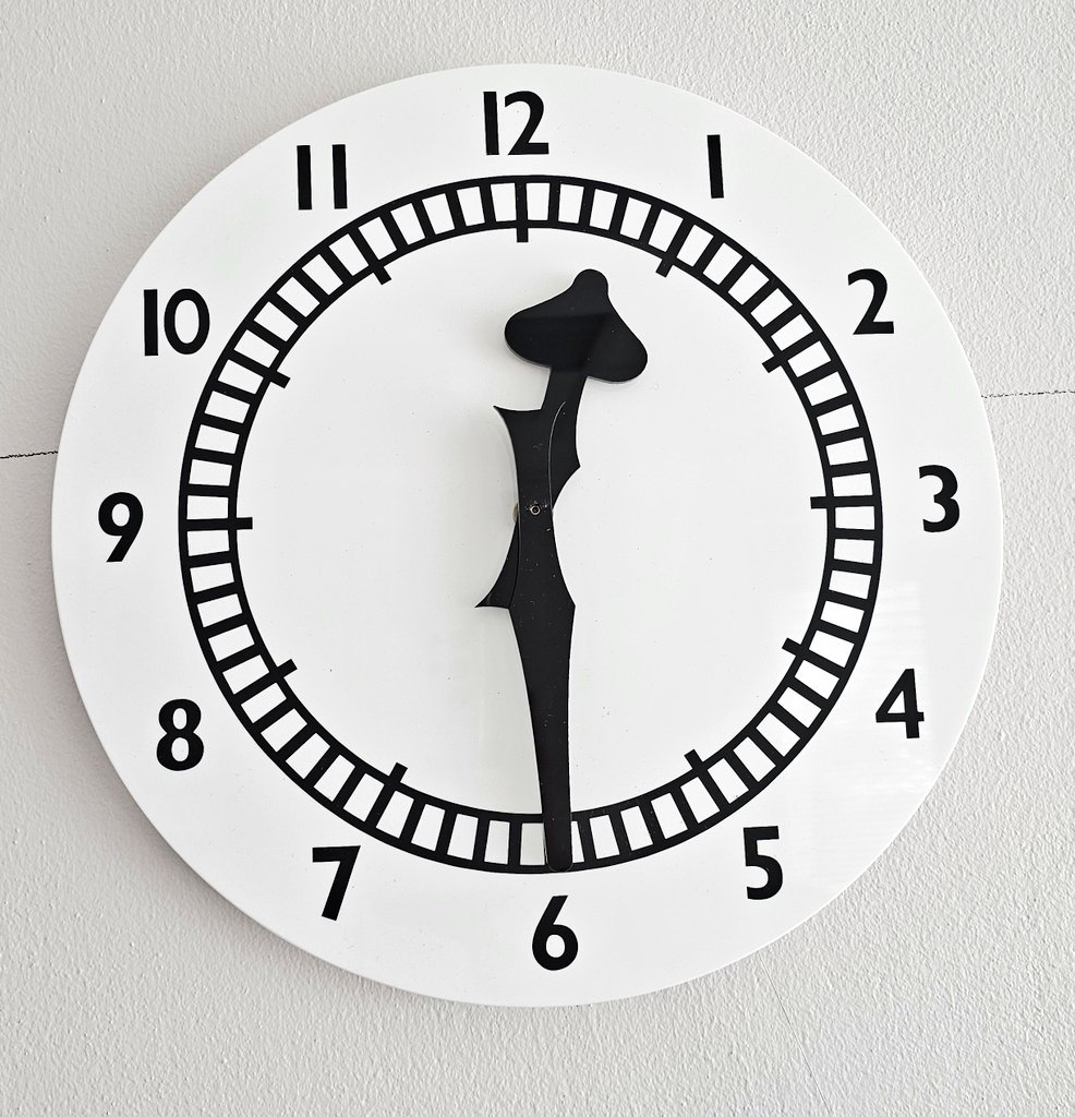 gooneramas's tweet image. Just got a #clockend  in my office. Gotta bring #arsenal everywhere I go