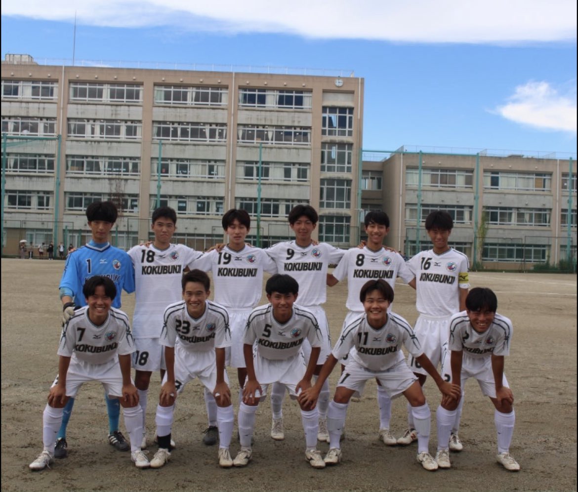 KBJsoccer53's tweet photo. 2023/8/22(火)
地区トップリーグ最終節
vs城東
⚪️3-0 淺利、陶山、三井

今日はリーグ最終節でみんな気合が入っていて、最後まで攻撃も守備も集中を切らさず勝ち切ることができたので良かった。ずっと目標にしていたリーグ昇格という夢は叶わなかったが、最後まで全員で戦い抜いたし、最後勝って↓ https://t.co/HxLnXFSukC