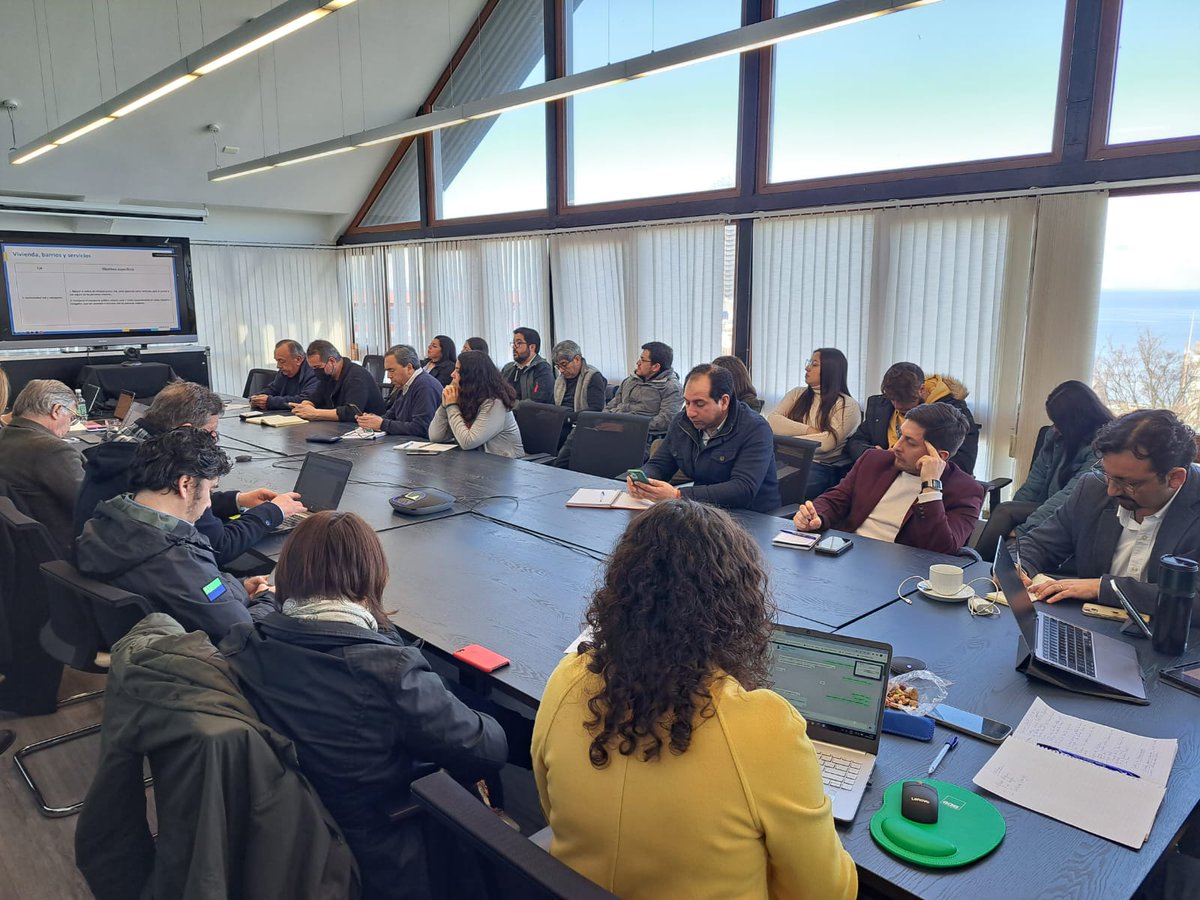 core_los_lagos's tweet photo. ✅Los Consejeros Regionales de Los Lagos trabajan en comisión conjunta para analizar la presentación de la propuesta preliminar de la “Política Regional para Personas Mayores región de Los Lagos”🧓, con la exposición de la Pontificia Universidad Católica de Chile. https://t.co/4sLWhUQAYz