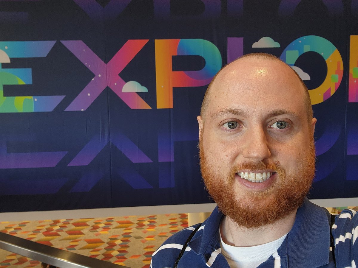 Des0lat0r's tweet photo. #VMwareExploreSelfie #VMwareExplore https://t.co/yvJXAZW8rl