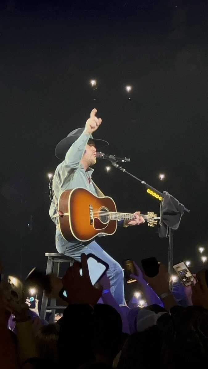 blacksy97's tweet photo. Best night ever https://t.co/p0Vw3MLTKf