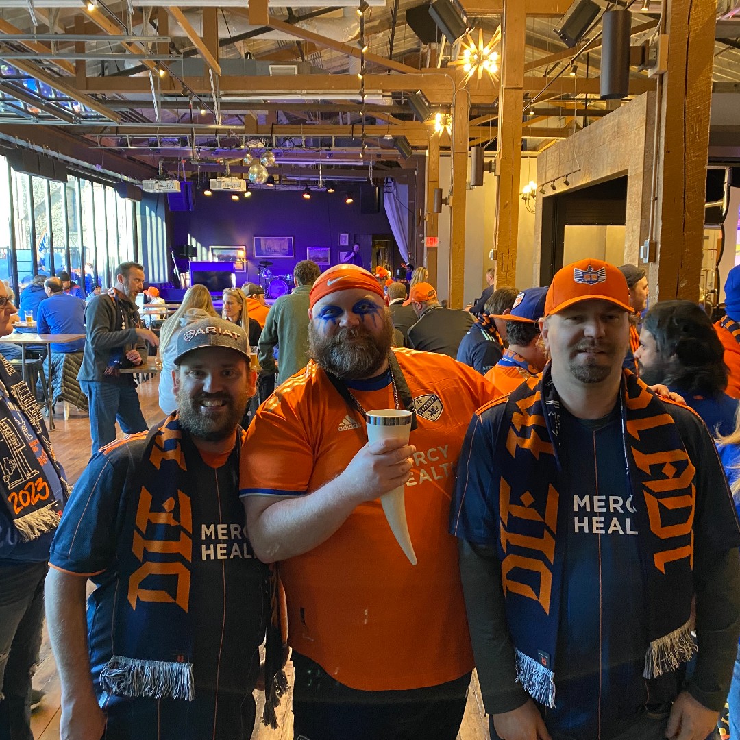 knoxjdistillery's tweet photo. On Wednesdays, we wear orange &amp; blue🟠🔵🔥 We'll see you before the match tonight at #TQL Stadium!
Matchday special includes Trez Roasted Pollo Tacos, potato salad, coleslaw &amp; a pint of beer all for $20!  

Let's go #FCC https://t.co/g1INWf2a2E