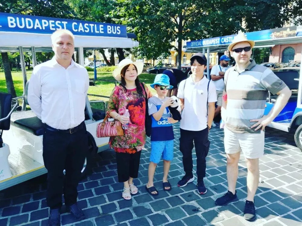 WineHungary's tweet photo. テレビ出演: 今週末8/26(土)朝07:59~09:25(出演時間は8時台約30分) → #ハンガリーワイン協会 #papphideko
会長 がテレビ出演。 TV番組名 #サタデープラス #自己流ライフ @saturdayplus
#TBS #MBS
内容は世界陸上開催で盛り上がるブダペストから密着取材! 📷ぜひご視聴よろしくお願いします! https://t.co/3GVZdDBqPi