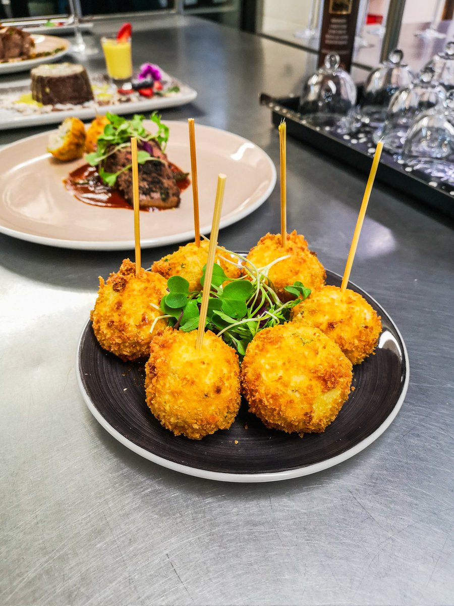 ℝ𝕌ℕ 𝕆ℕ ℂ𝕆𝔽𝔽𝔼𝔼 tweet media