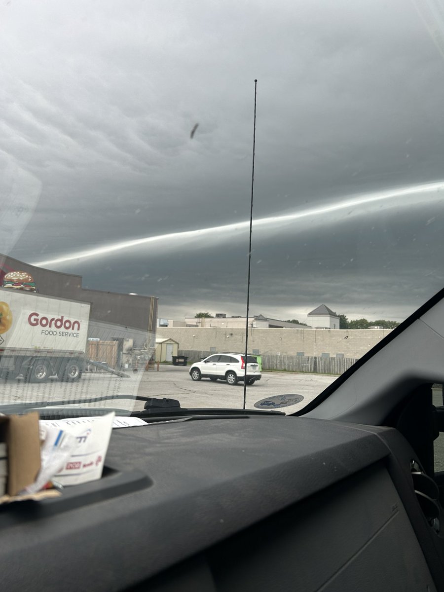CFerriss's tweet photo. @StormhunterTWN what am I seeing here? https://t.co/B9fAgBxkUf
