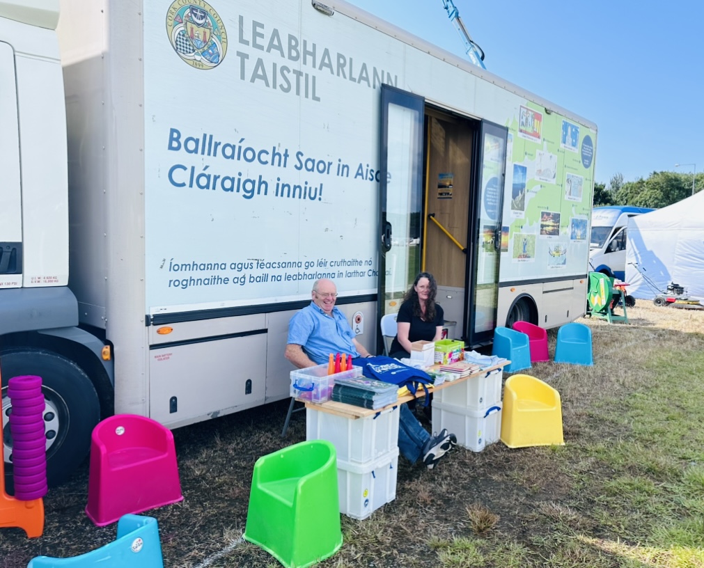 corkcolibrary's tweet photo. Thank you to our lovely Librarians &amp; mobile Library Drivers who continuously serve rural areas and schools, delivering lots of books to read and always welcoming smiles ✨👏🤩 https://t.co/JBFQzJs96g