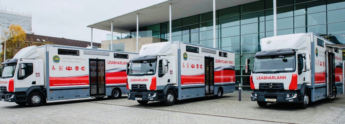 corkcolibrary's tweet photo. Thank you to our lovely Librarians &amp; mobile Library Drivers who continuously serve rural areas and schools, delivering lots of books to read and always welcoming smiles ✨👏🤩 https://t.co/JBFQzJs96g