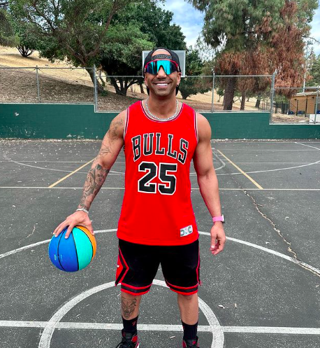 DailyLoud's tweet photo. Streamer Fousey taken to hospital for mental health evaluation by cops after Swatting himself 🙏 https://t.co/rgpKuWLbeB