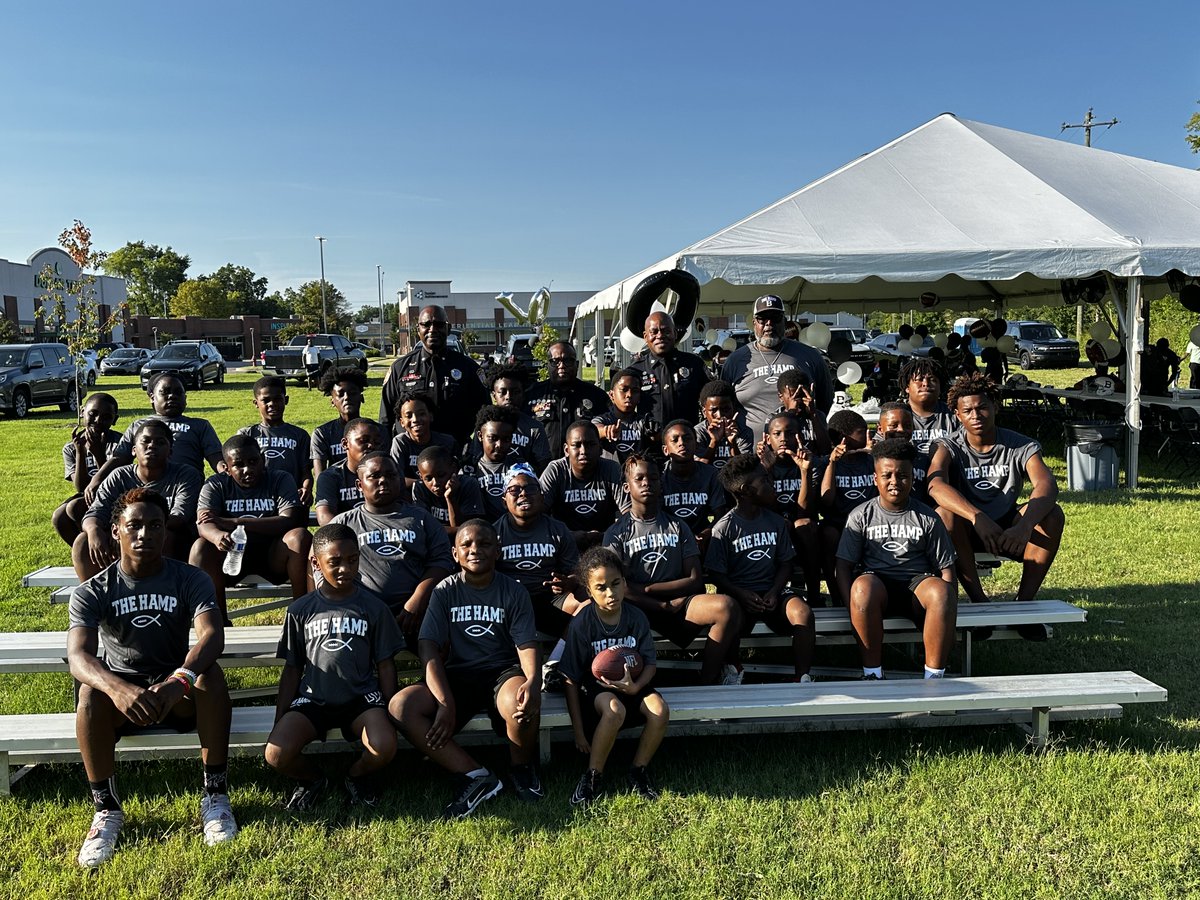 Memphis Gridiron Ministries Celebrated their 10-year anniversary with the Memphis Police Department. MGM is a football team that hosts many students from the Binghampton community.

#memphistn #police #CommunityEngagement #BestinBlue #JoinMPD