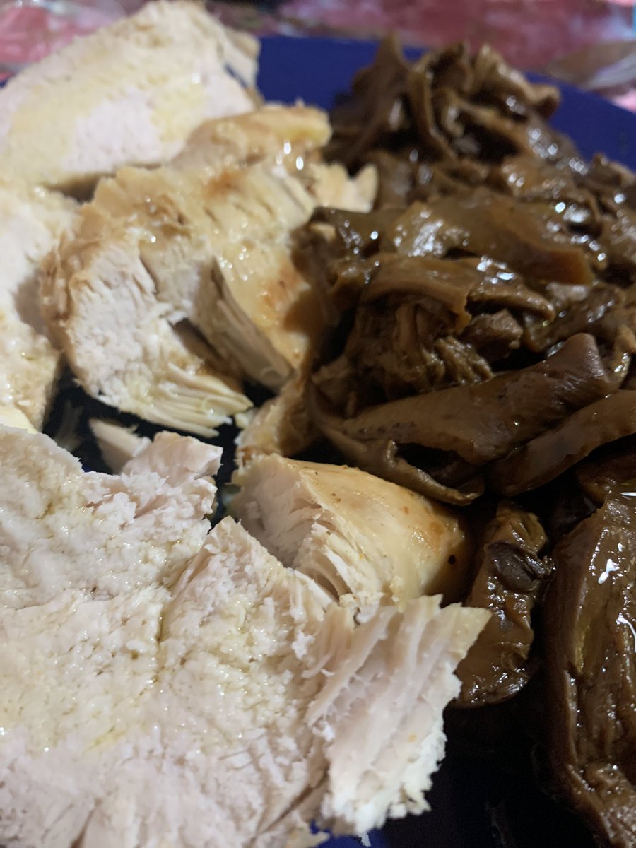 Andreamici's tweet photo. 07.00

Tagliata di pollo della Gastronomia Contini 2.0 e funghi.
Cena leggera, ricca di sostanza e sapore.
Alice Contini

#eastlombardy
#gamberorosso
#greenlife
#stradadelgustocremonese
#gastronomiaitaliana
#greenenergy
#healthyfood
#cremona
#inlombardia https://t.co/N5MokTMAa3