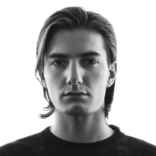 vminiecats's tweet photo. — Se lanzará un nuevo remix de SEVEN (ft. Latto) de #JUNGKOOK junto al DJ Alesso. 

Horarios del lanzamiento de "Seven (ft. Latto) Alesso Remix".

•Jueves 24 de Agosto. 

10:00 PM 🇧🇿🇨🇷🇬🇹🇳🇮🇭🇳🇸🇻 🇲🇽
11:00 PM 🇨🇴🇵🇦🇵🇪🇪🇨

•Viernes 25 de agosto. 
12:00 AM 🇻🇪🇵🇷🇩🇴🇧🇴 🇨🇺 🇵🇾 🇨🇱 (+) https://t.co/EJP5CS4Bkw