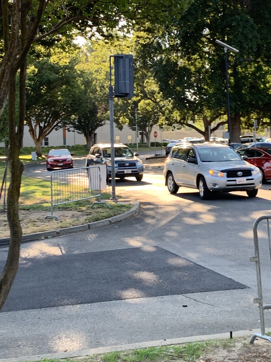 b_blomster's tweet photo. Students and their families arriving at ⁦⁦@sacstate⁩ North Village for move-in day. Classes start Monday. #stingersUp https://t.co/ECBZ823FY9