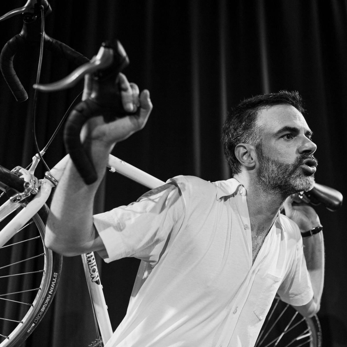 autenticoteatro's tweet photo. Mi mes de septiembre teatral III:
@fernangomezCCV 
#Traslosbalcones @adolfo_simon @DaveAidan @SergioJaraiz 
@teatrobarrio #Leyendadelespacio @argentin07 @LUCASCONDRO @Rodo_Sacristan https://t.co/7XCtebUNWh