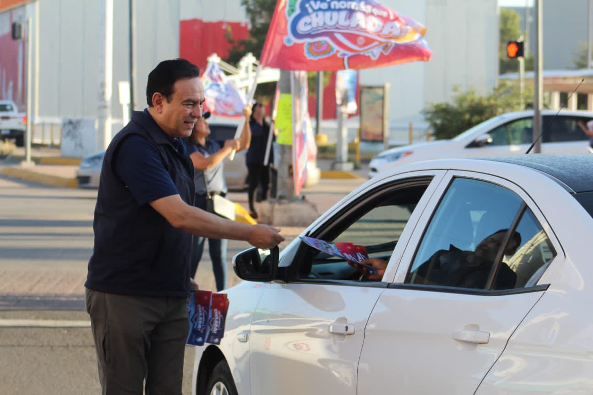 AMD_Durango's tweet image. El día de hoy estuvimos en el crucero de calle Libertad y Blvd. Felipe Pescador, en donde se estuvo otorgando ejemplar sobre el primer informe📄✅ de resultados. 

Porque en #Durango la palabra se honra y los acuerdos se cumplen. 

#1erInforme
#ResultadosDGO
#VeNomásQueChulada