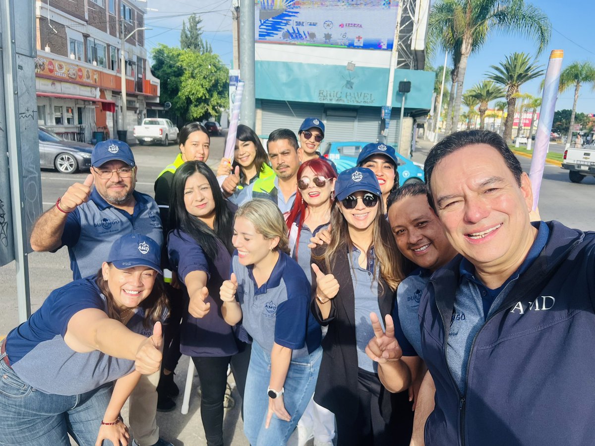 AMD_Durango's tweet image. El día de hoy estuvimos en el crucero de calle Libertad y Blvd. Felipe Pescador, en donde se estuvo otorgando ejemplar sobre el primer informe📄✅ de resultados. 

Porque en #Durango la palabra se honra y los acuerdos se cumplen. 

#1erInforme
#ResultadosDGO
#VeNomásQueChulada
